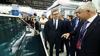 Алексей Текслер оценил цифровые и ИИ‑решения Сбера на выставке «Иннопром‑2026»