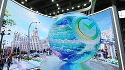 Алексей Текслер оценил цифровые и ИИ‑решения Сбера на выставке «Иннопром‑2026»