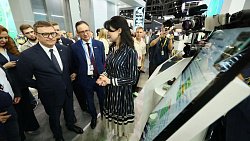 Алексей Текслер оценил цифровые и ИИ‑решения Сбера на выставке «Иннопром‑2026»