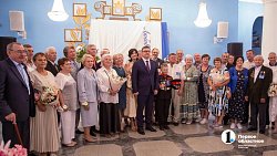 В День семьи Алексей Текслер вручил медали супругам с «золотым» стажем