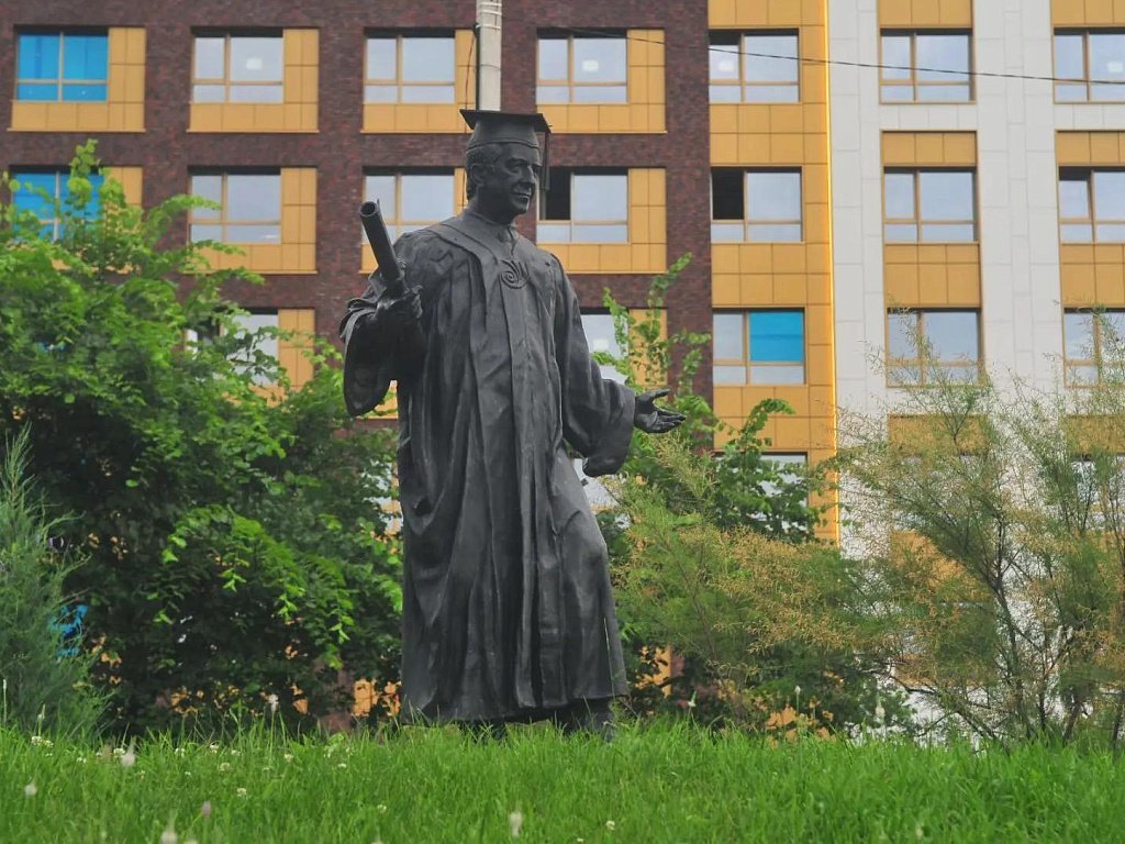 В ботаническом саду ЧелГУ заложили «Аллею любви» в День семьи