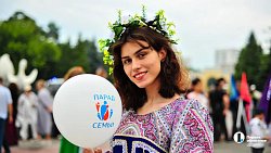 Более трех тысяч челябинцев приняли участие в параде семей