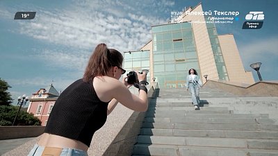 Фотосессия на фоне Исторического музея в рубрике «Улыбнитесь! Вас снимают!»