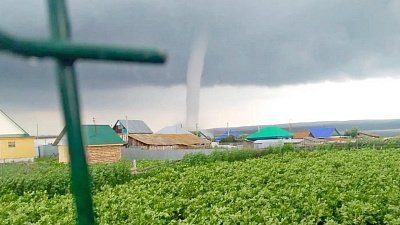 В деревне на границе с Челябинской областью пронесся смерч