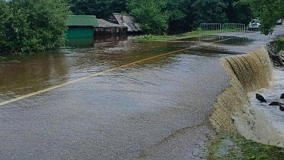 Из-за размыва дороги на участке в Челябинской области ограничили движение