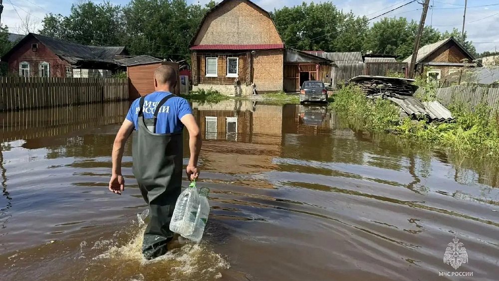 В Верхнем Уфалее за сутки 38 жилых домов освободились от воды