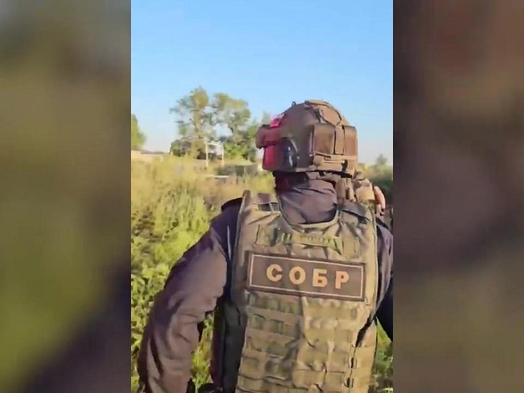 Полицейские задержали двух радикалов в Троицком округе