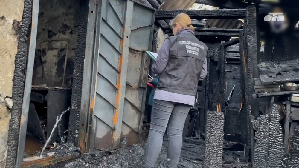 В Верхнем Уфалее трое парней вытащили женщину из горящего дома
