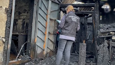 В Верхнем Уфалее трое парней вытащили женщину из горящего дома