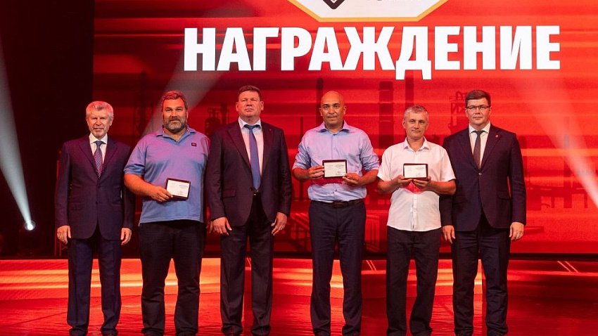 На ЧЭМК в честь 95-летнего юбилея завода наградили лучших сотрудников