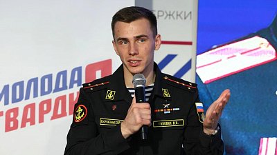 «Задача у нас всегда одна — защищать страну»: Герой России Владислав Головин встретился с активистами Челябинска