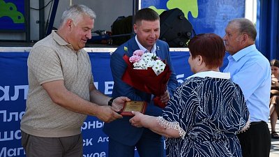 Шесть супружеских пар чествовали в Троицке на фестивале «Большая семья»