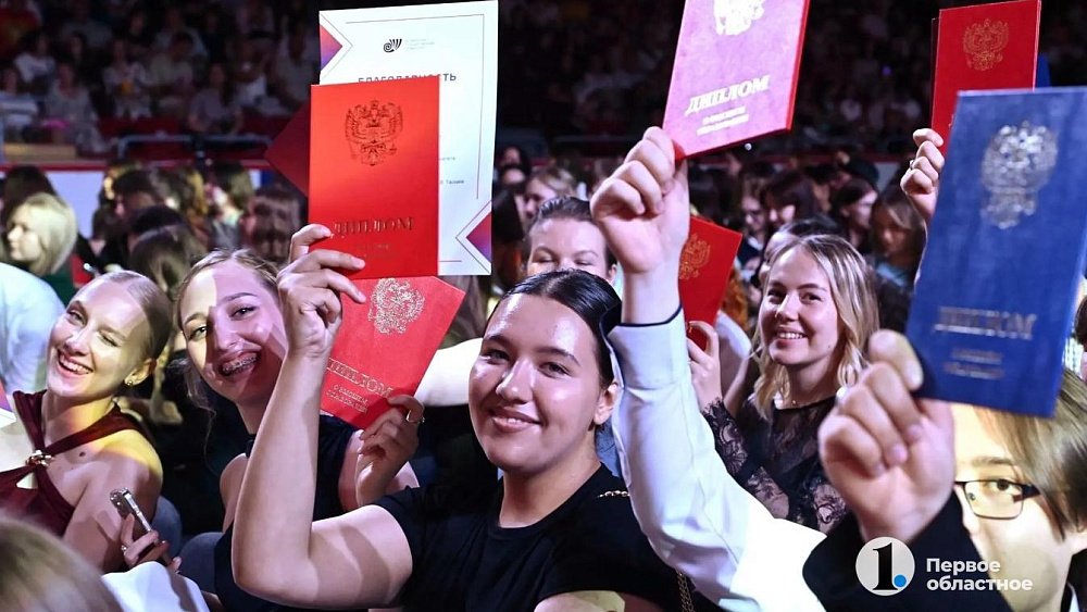 ЧелГУ в преддверии 50‑летия вуза вручил дипломы почти 1,4 тысячи выпускникам
