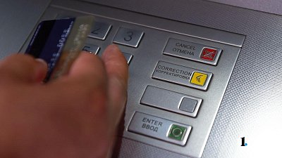 В Копейске мать погибшего бойца СВО передала мошенникам 6 млн рублей