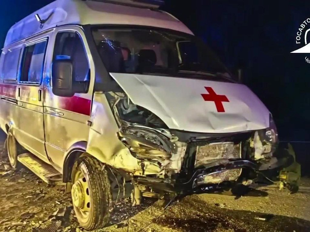 Пять человек пострадали в лобовом ДТП со скорой под Миассом