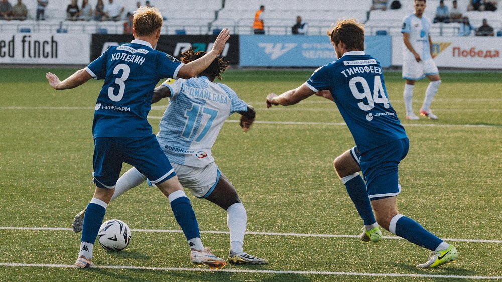 Футбольный клуб «Челябинск» уступил лидеру чемпионата Первой лиги