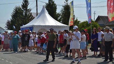 Десять знаков отличия ГТО вручили на фестивале «Большая семья» в Октябрьском