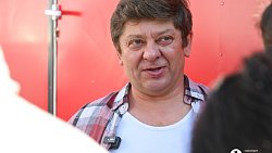 Детсад превратили в полицию для сериала «Челябинский раджа» с Дмитрием Брекоткиным