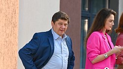 Детсад превратили в полицию для сериала «Челябинский раджа» с Дмитрием Брекоткиным