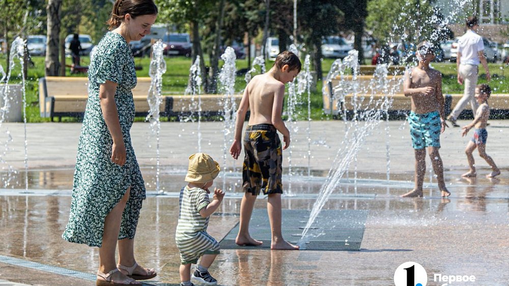 Почему в жару нельзя пить ледяную воду и есть шаурму?