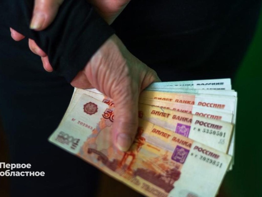 В Челябинске полицейские вернули пенсионеру похищенный мошенниками миллион