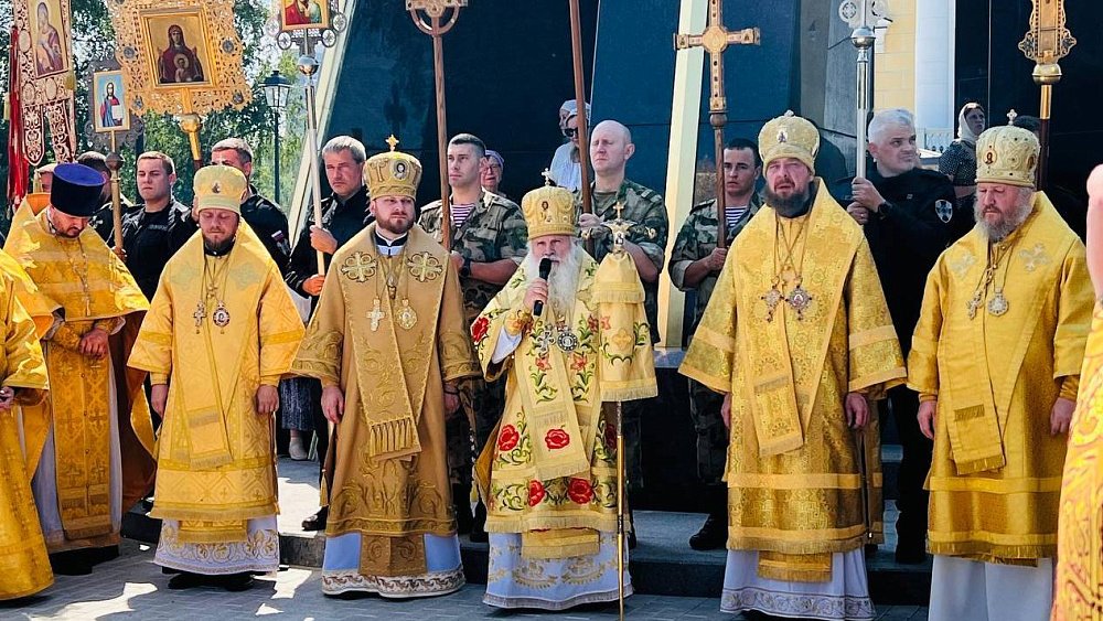 Пять архиереев провели богослужение в храме Челябинска в память о князе Владимире