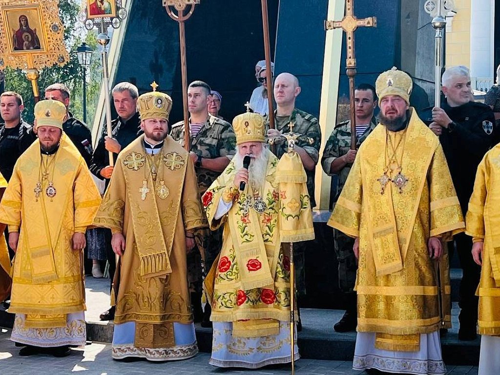 Пять архиереев провели богослужение в храме Челябинска в память о князе Владимире