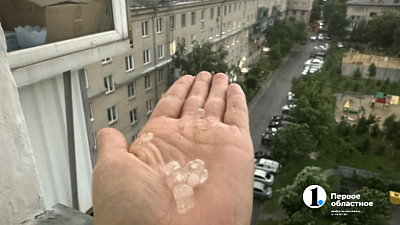 В Челябинске прошел мощный ливень с грозой и градом