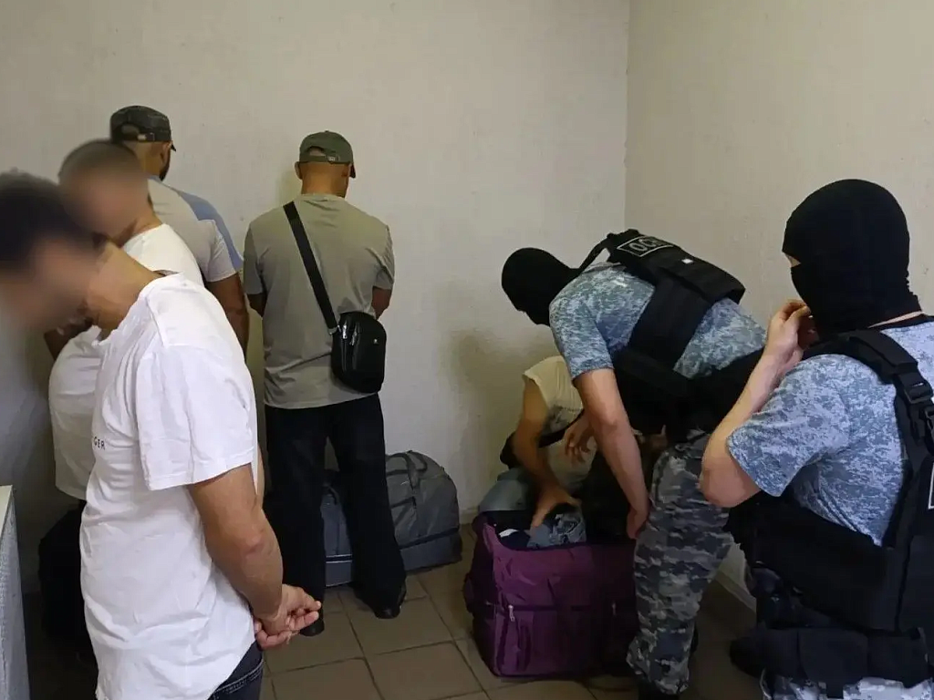 Из Челябинской области за день выдворили 19 иностранцев