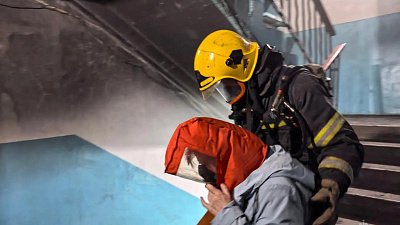 На северо-западе Челябинска 17 человек покинули многоэтажку из-за ночного пожара