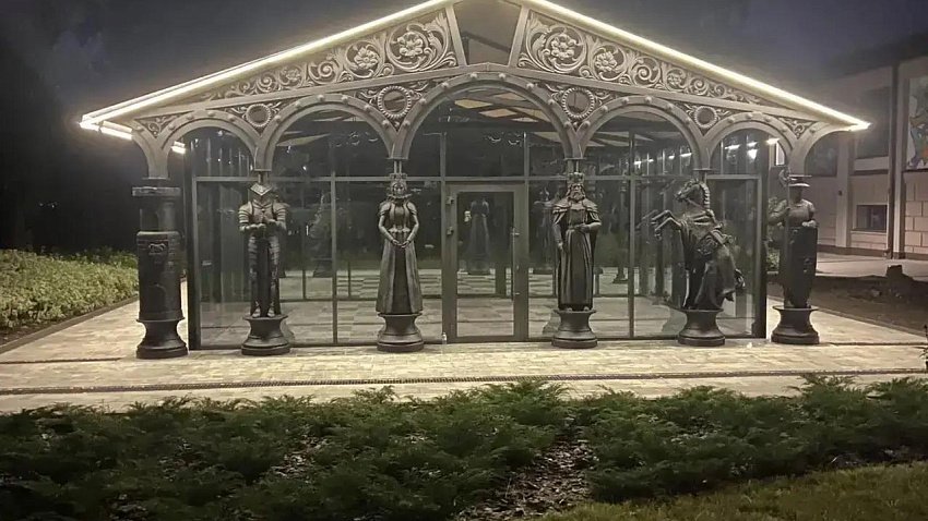 Каслинский завод отлил чугунный Шахматный павильон для Белгорода