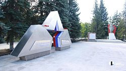 В Коркино благоустроили пешеходные аллеи и возвели мемориал защитникам Отечества