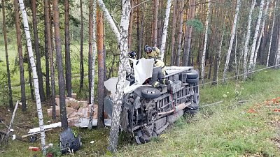 Водителя грузовика зажало в авто после ДТП под Челябинском