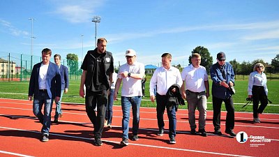 В Нязепетровске завершают реконструкцию стадиона «Локомотив»