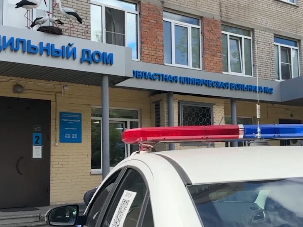 Челябинские полицейские довезли роженицу со схватками в больницу