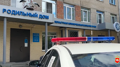 Челябинские полицейские довезли роженицу со схватками в больницу