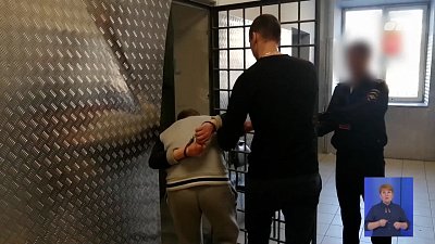 В Троицке пьяный мужчина отобрал сумку у пенсионерки