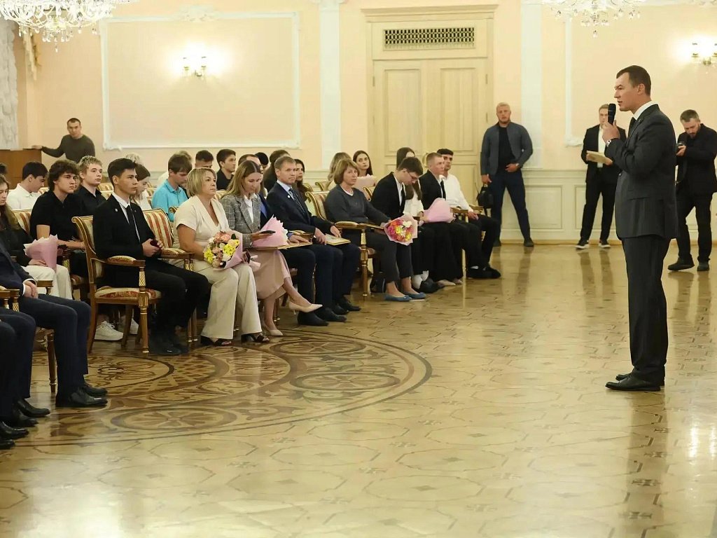 Михаил Дегтярев вручил награды 64 южноуральским спортсменам и тренерам