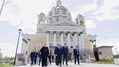 Михаил Дегтярев и Алексей Текслер посетили собор Рождества Христова в Челябинске