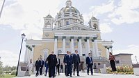 Михаил Дегтярев и Алексей Текслер посетили собор Рождества Христова в Челябинске