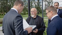 Михаил Дегтярев и Алексей Текслер посетили собор Рождества Христова в Челябинске