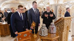 Михаил Дегтярев и Алексей Текслер посетили собор Рождества Христова в Челябинске
