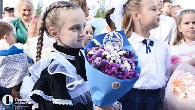 Челябинцы дарят учителям на 1 Сентября цветы, сертификаты и сладости