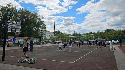 Новая спортплощадка открылась в магнитогорском поселке Самстрой