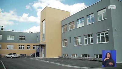 Партийный десант в Красноармейском округе проверил социальные и спортивные объекты