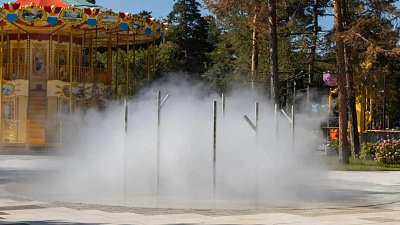 В челябинском парке Гагарина открыли детскую площадку с паровым фонтаном