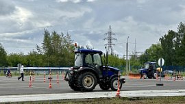 В Озерске начали подготовку водителей самоходных машин