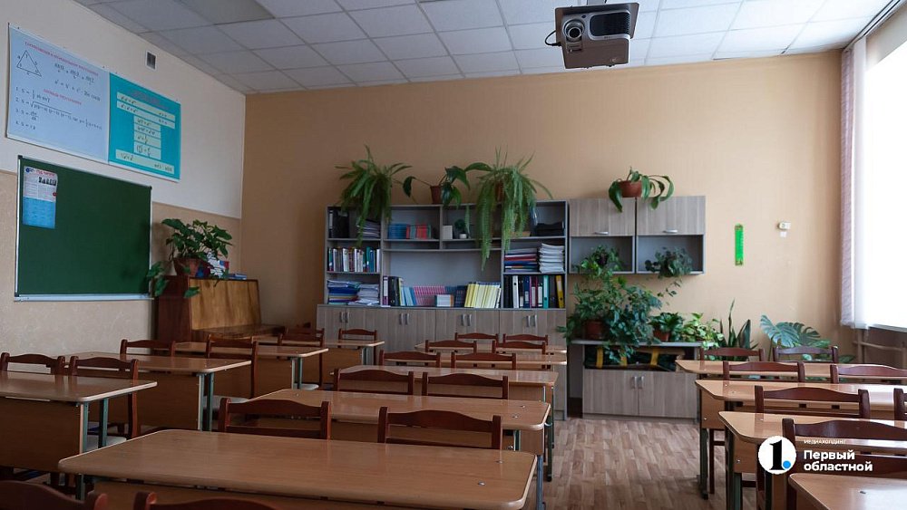 Челябинским школьникам запретят использовать телефоны на уроках с 1 сентября