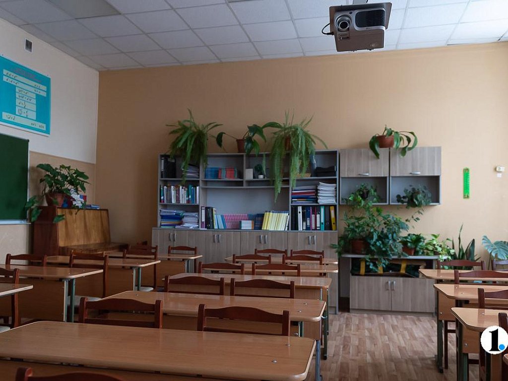 Челябинским школьникам запретят использовать телефоны на уроках с 1 сентября