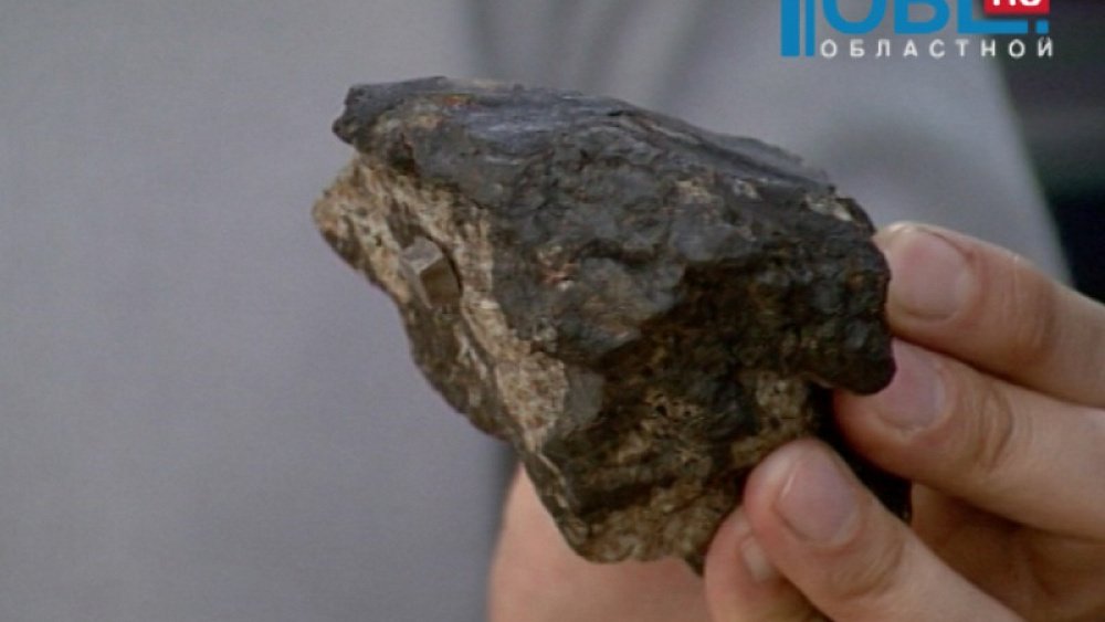 Расплавленный метеорит. Каменный метеорит. Экспертиза метеорита. Гатчинский метеорит. Каменные метеориты как определить.